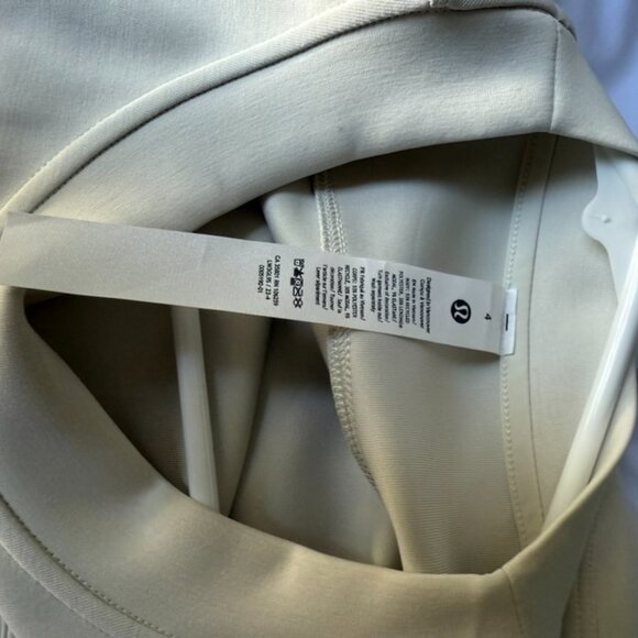 Lululemon Athletica NWOT Softstreme Perfectly Oversized Cropped Crew size 4 NEW - Picture 9 of 13